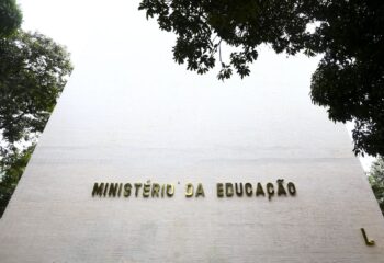 governo sanciona novo piso nacional do magisterio de r 51 mil para 2026