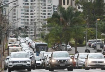projeto de lei propoe proibir uso de carros oficiais no trajeto entre casa e trabalho