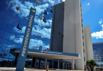 promocao de servidora ligada a descontos em aposentadorias reacende polemica no inss