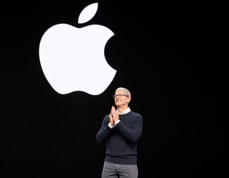 tim cook enfrenta pressao para provar protagonismo da apple na corrida da inteligencia artificial