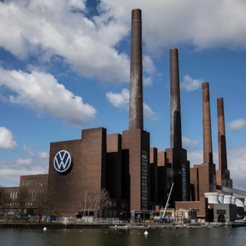volkswagen avalia cortar ate 100 mil empregos e fechar fabricas na alemanha diz reuters