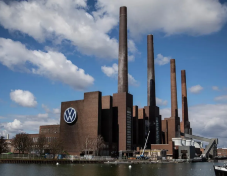 volkswagen avalia cortar ate 100 mil empregos e fechar fabricas na alemanha diz reuters