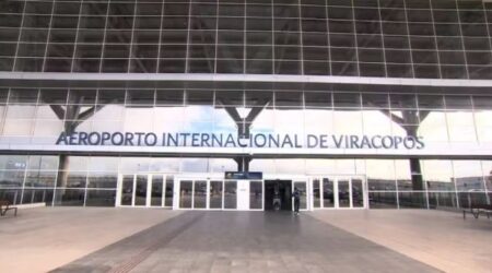 aviao da azul declara emergencia e retorna a viracopos minutos apos decolar