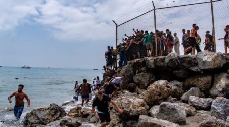 crise migratoria em ceuta 60 mil pessoas cruzam fronteira do marrocos a espanha em 24 horas
