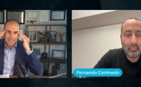 eduardo bolsonaro ataca sistema eleitoral em live com argentino indiciado por trama golpista