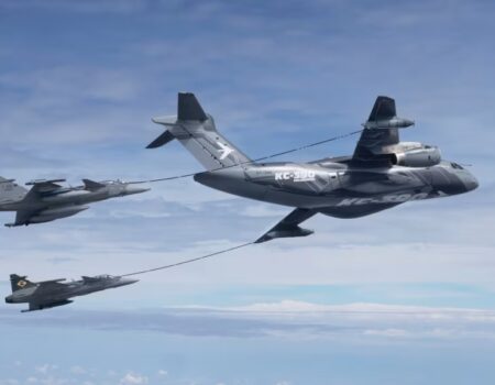 gripen brasileiro estreia em exercicio internacional e testa capacidades contra cacas f 16