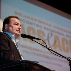 max russi celebra aprovacao da aposentadoria especial para agentes comunitarios de saude e de endemias