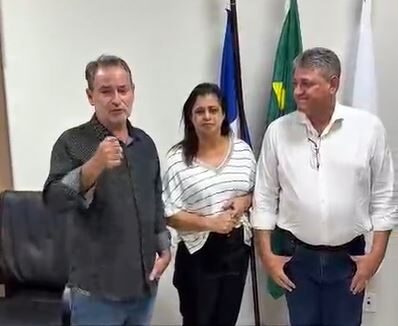 valmir moretto e vereador luquinha atualizam andamento de projeto asfaltico para distrito de jauru