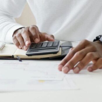 alta do calote leva bancos a endurecer concessao de credito