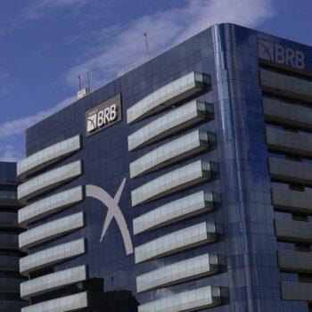 brb busca ressarcimento por prejuizos ligados ao banco master e convoca assembleia