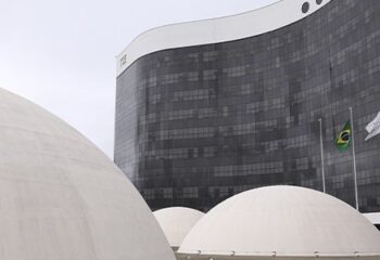 defesa de flavio bolsonaro diz ao tse que ia pode usar imagem sem autorizacao