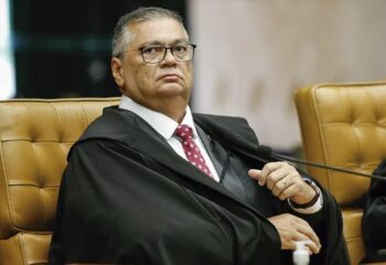 dino determina anulacao de emendas parlamentares indicadas por dirigentes partidarios