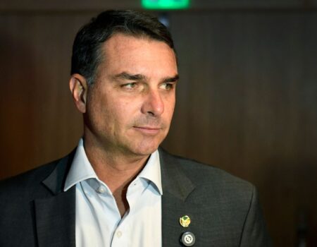 flavio bolsonaro cita possiveis nomes para governo e faz criticas a gestoes do pt em entrevista