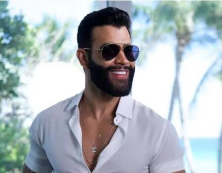 justica manda gusttavo lima pagar r 148 mil apos telefone de homem aparecer em musica
