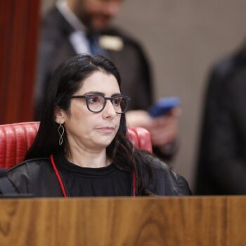 ministra do tse sera responsavel pelo registro da candidatura de flavio bolsonaro