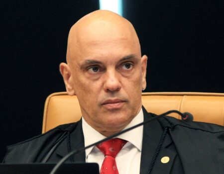 moraes autoriza irma de michelle bolsonaro a permanecer na residencia durante exames medicos da ex primeira dama