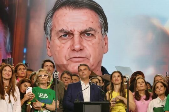 pgr pede ao stf manutencao de restricoes as visitas de flavio bolsonaro ao pai