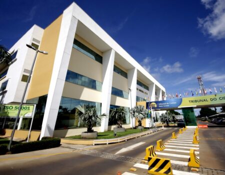 tce mt mantem suspensao de licitacao de r 14 milhao para mobiliario escolar em sapezal