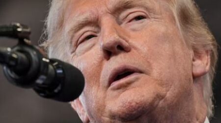 trump anuncia nova ofensiva economica contra o ira e ameaca paises que ajudarem teera