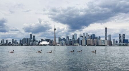 trump diz considerar mudar nome do lago ontario para lago america em meio a tensao com canada