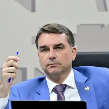 flavio bolsonaro pede prisao de servidor do planalto por caso envolvendo nossa senhora aparecida
