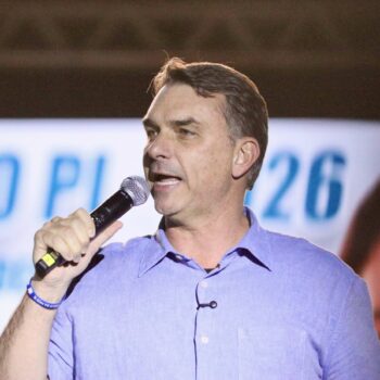 flavio bolsonaro viajou em jato ligado a vorcaro que depois foi usado por moraes scaled