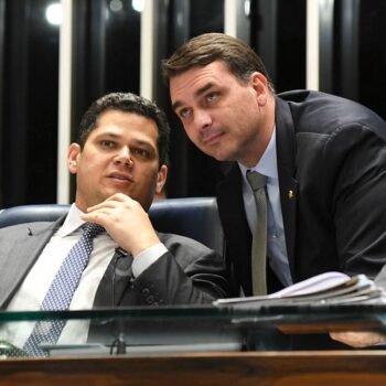guerra no stf vira pano de fundo para adiamento da pec do fim da escala 61