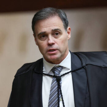 pf demorou mais de sete meses para entregar dados de lulinha a mendonca