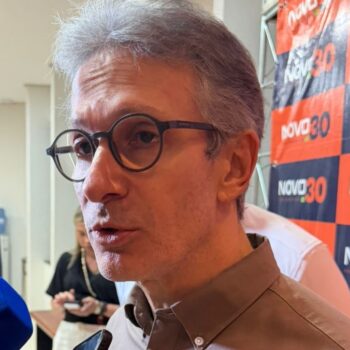 zema mantem candidatura e libera candidatos do novo para apoiar flavio bolsonaro no 1o turno