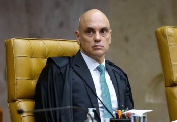 moraes autoriza flavio bolsonaro a visitar o pai apos suspensao de 90 dias