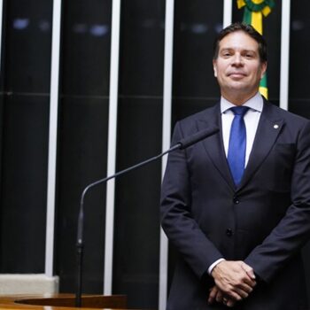 pf amplia investigacao sobre suspeita de lavagem de dinheiro e inclui claudio castro e ramagem