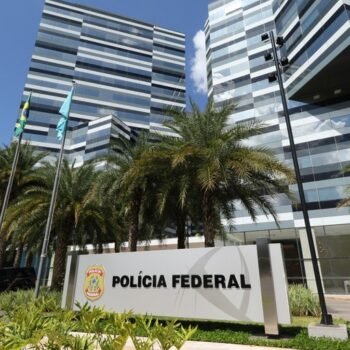 pf cancela passaportes de flavio bolsonaro e comunica descumprimento de ordem a moraes