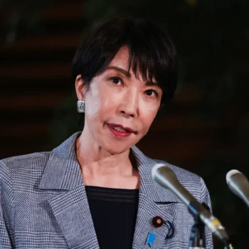 takaichi diz que gasta ate quatro horas a mais por dia com maquiagem e tarefas domesticas