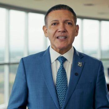 tse interrompe julgamentos apos placar de 5 a 1 contra campanha de flavio bolsonaro e gera divergencia na corte