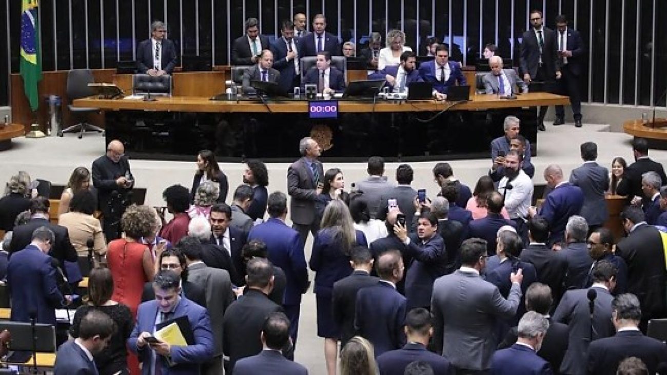 ate-40-anos-de-prisao-camara-aprova-lei-antifaccao-e-endurece-combate-ao-crime-organizado