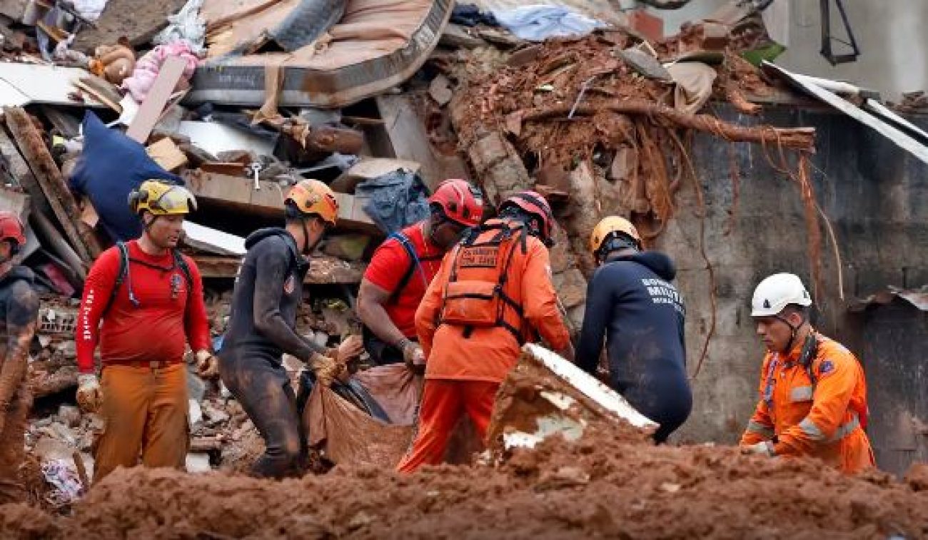 bombeiros-encontram-corpo-sob-escombros-em-bairro-devastado-pela-chuva-em-juiz-de-fora