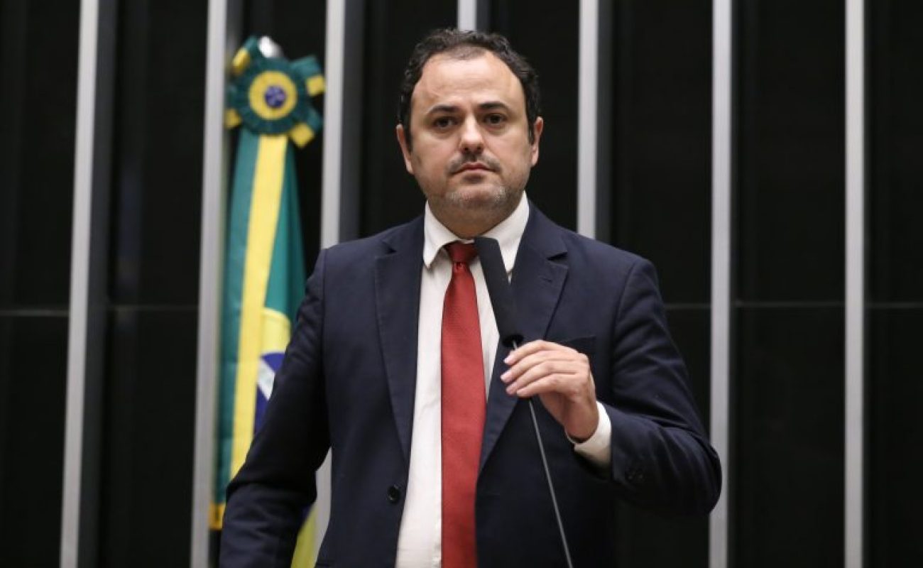 camara-rejeita-cassacao-de-carla-zambelli-e-aplica-suspensao-a-glauber-braga-decisoes-abrem-novo-impasse-juridico-com-o-stf