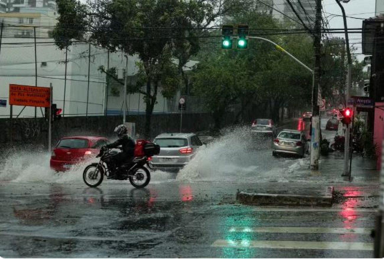 chuva-forte-causa-alagamentos-e-deixa-milhares-sem-luz-na-grande-sp