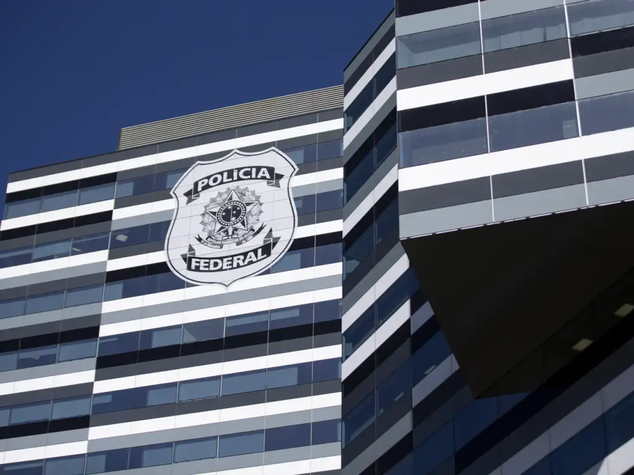 delegado-da-pf-e-ex-secretario-sao-presos-em-operacao-que-apura-favorecimento-a-grupo-ligado-ao-trafico-internacional