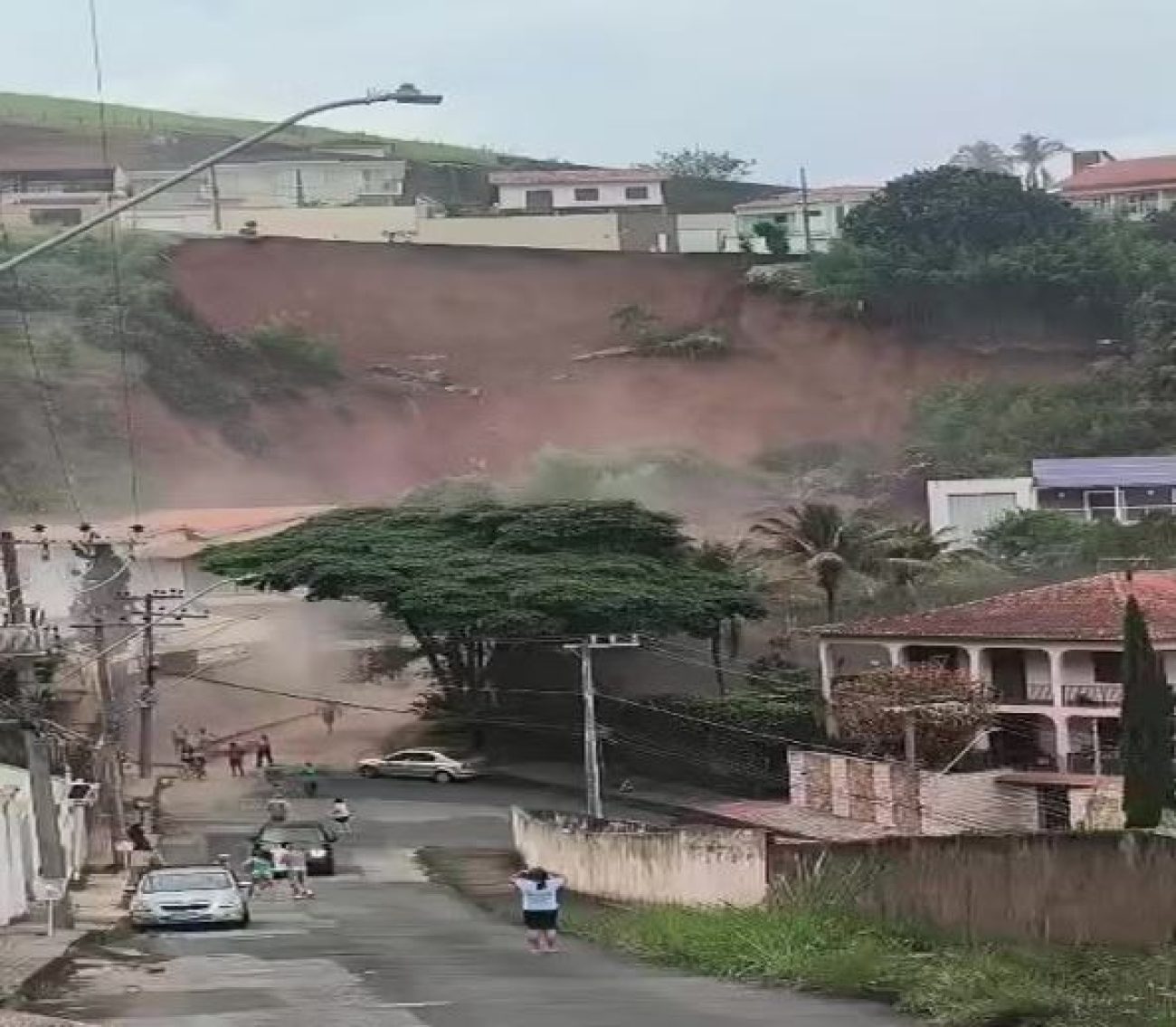 deslizamentos-em-juiz-de-fora-deixam-rastro-de-destruicao-veja-o-video