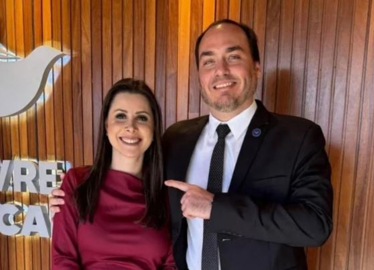 direita-unida-carol-de-toni-e-carlos-bolsonaro-formam-chapa-ao-senado-por-sc