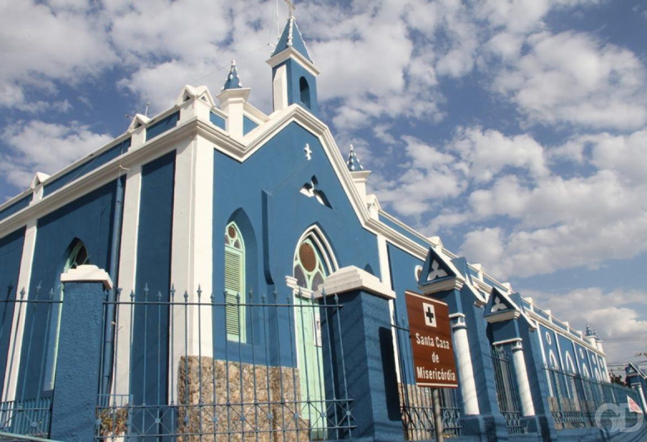 governo-de-mt-formaliza-proposta-de-r-25-milhoes-para-adquirir-predio-da-santa-casa-de-cuiaba