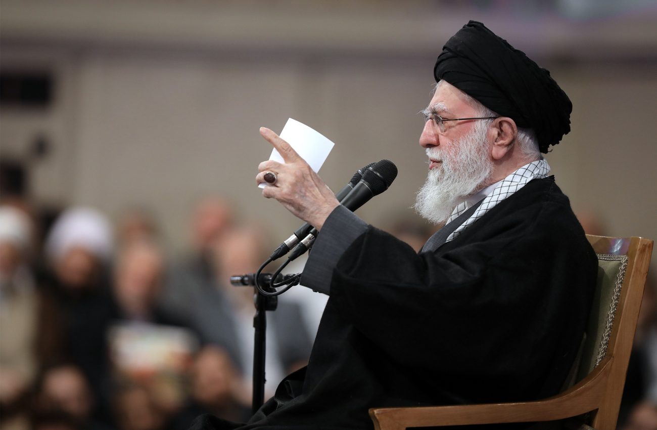ira-escolhe-novo-lider-supremo-apos-morte-de-ali-khamenei-em-ataque-atribuido-a-eua-e-israel
