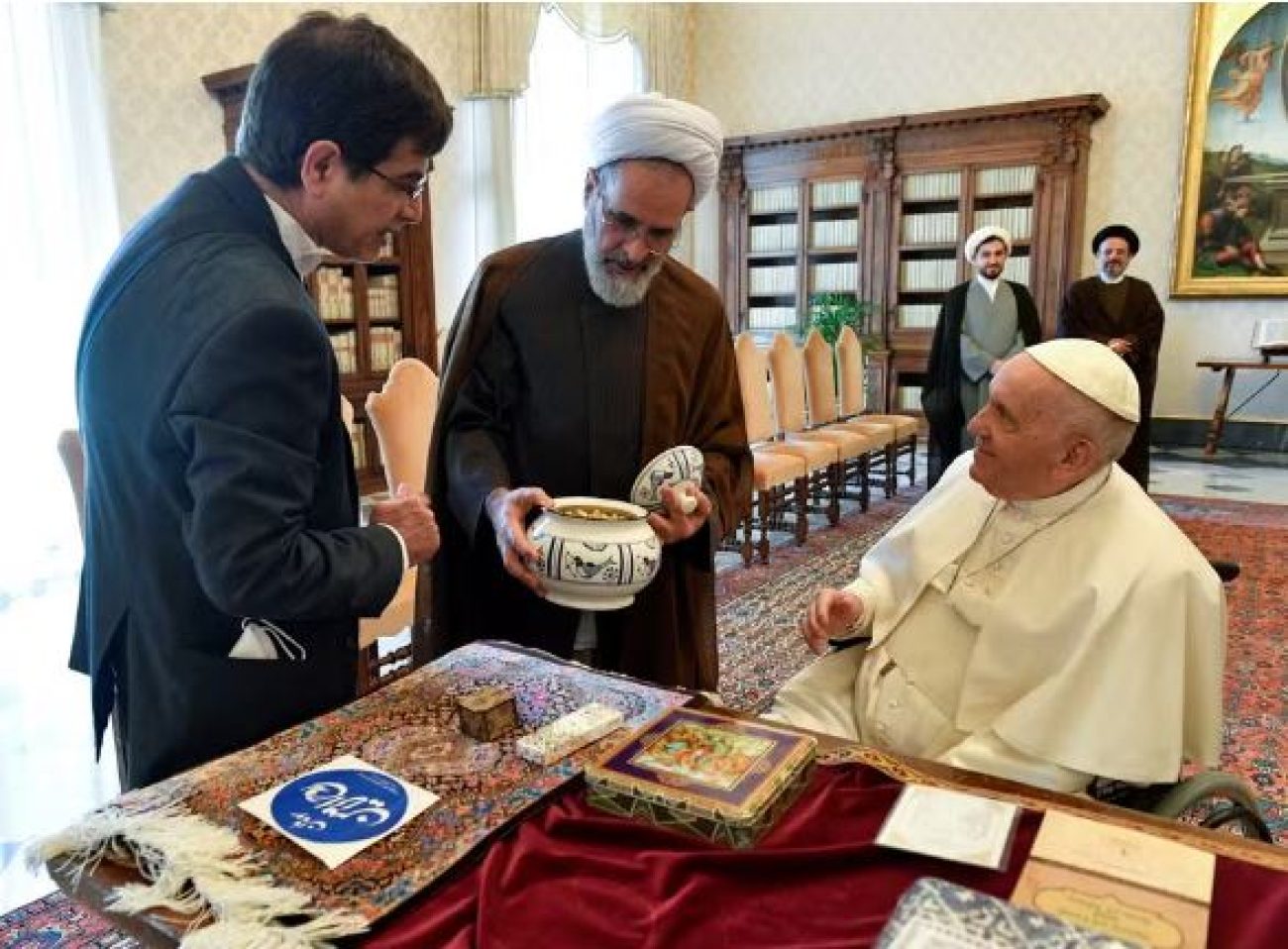 ira-nomeia-alireza-arafi-como-lider-supremo-interino-apos-morte-de-khamenei