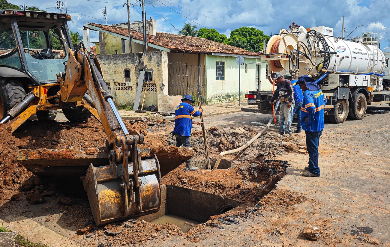 prefeitura-realiza-limpeza-de-galerias-pluviais-na-rua-dos-operarios-para-prevenir-alagamentos-em-caceres